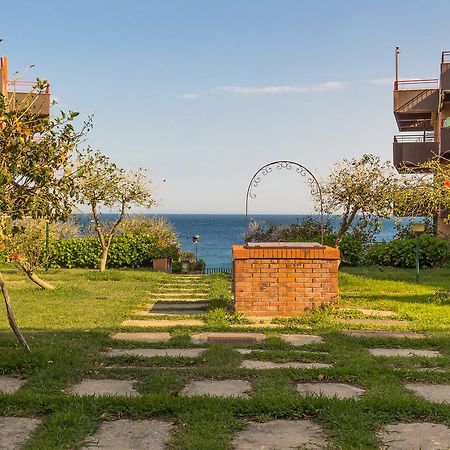 Blue Wood Apartment Летояни Екстериор снимка