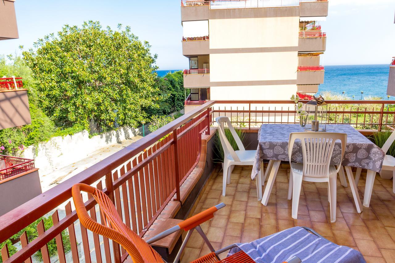 Blue Wood Apartment Летояни Екстериор снимка