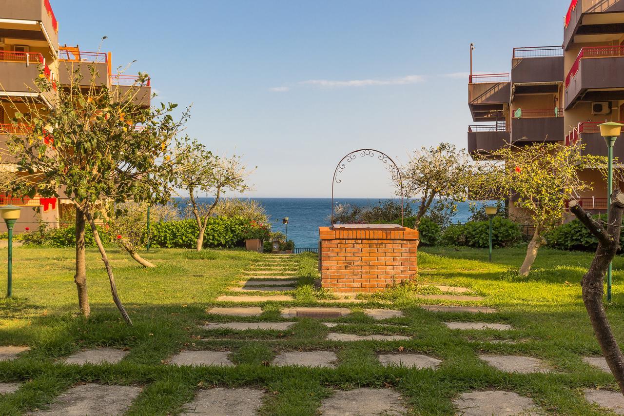 Blue Wood Apartment Летояни Екстериор снимка